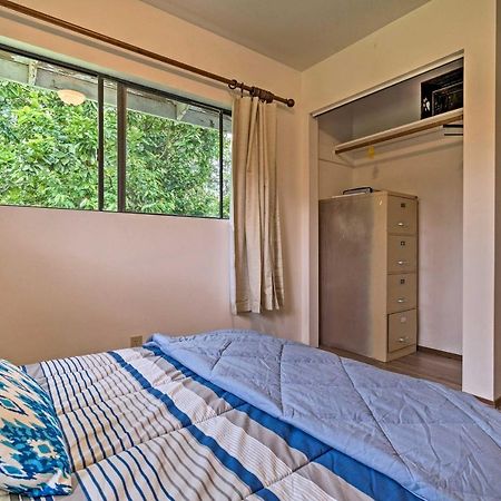 Peaceful Abode With Deck, 13 Mi To Black Sand Beach! Naalehu Eksteriør bilde