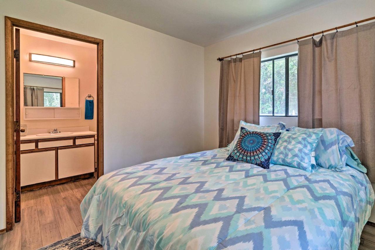 Peaceful Abode With Deck, 13 Mi To Black Sand Beach! Naalehu Eksteriør bilde