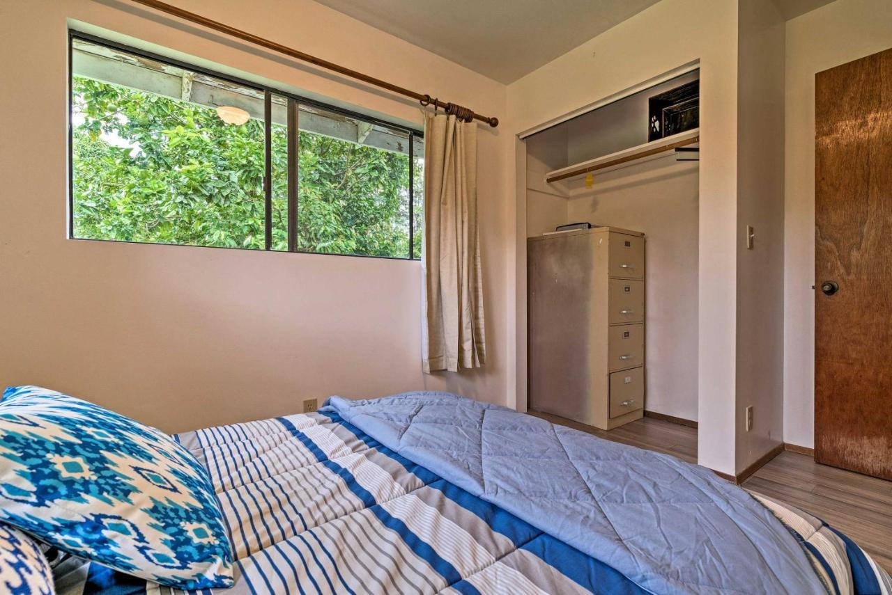 Peaceful Abode With Deck, 13 Mi To Black Sand Beach! Naalehu Eksteriør bilde