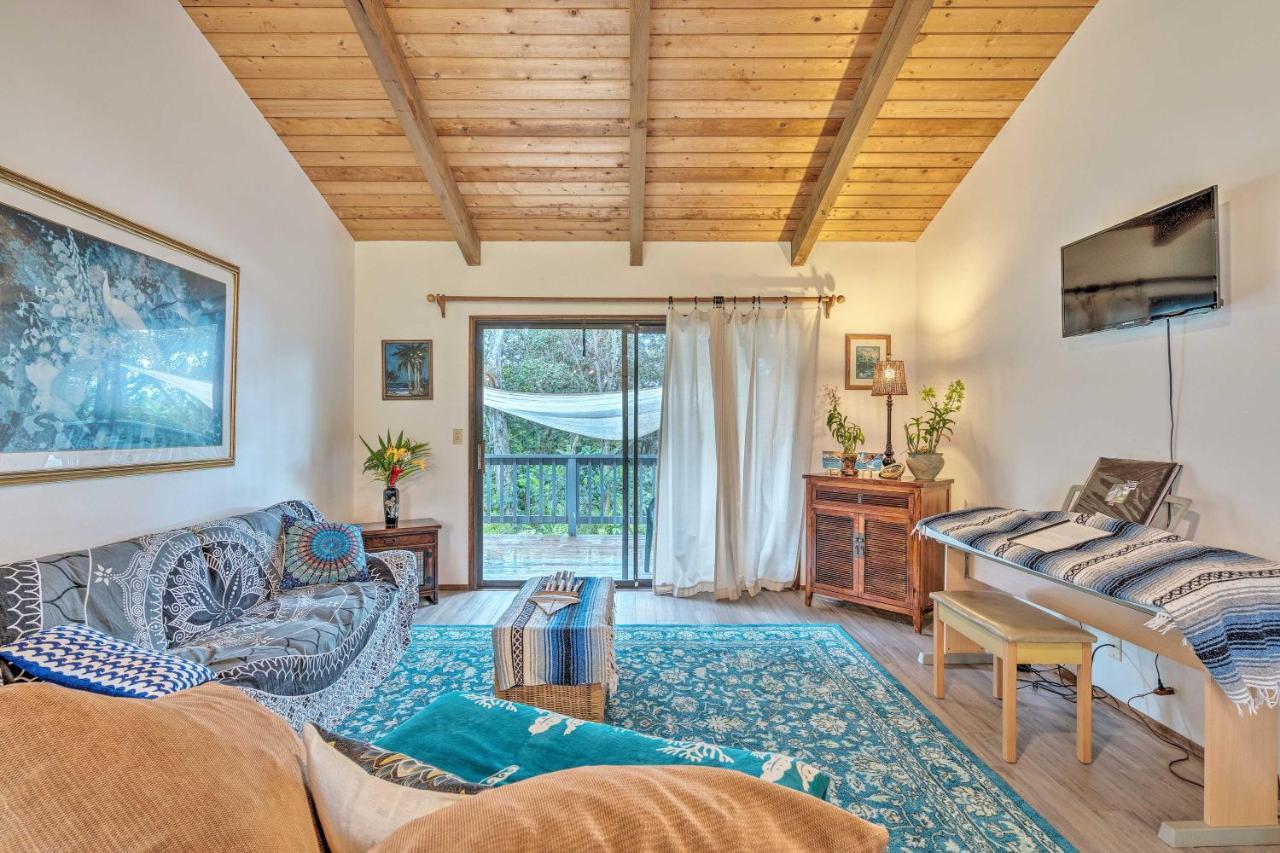 Peaceful Abode With Deck, 13 Mi To Black Sand Beach! Naalehu Eksteriør bilde