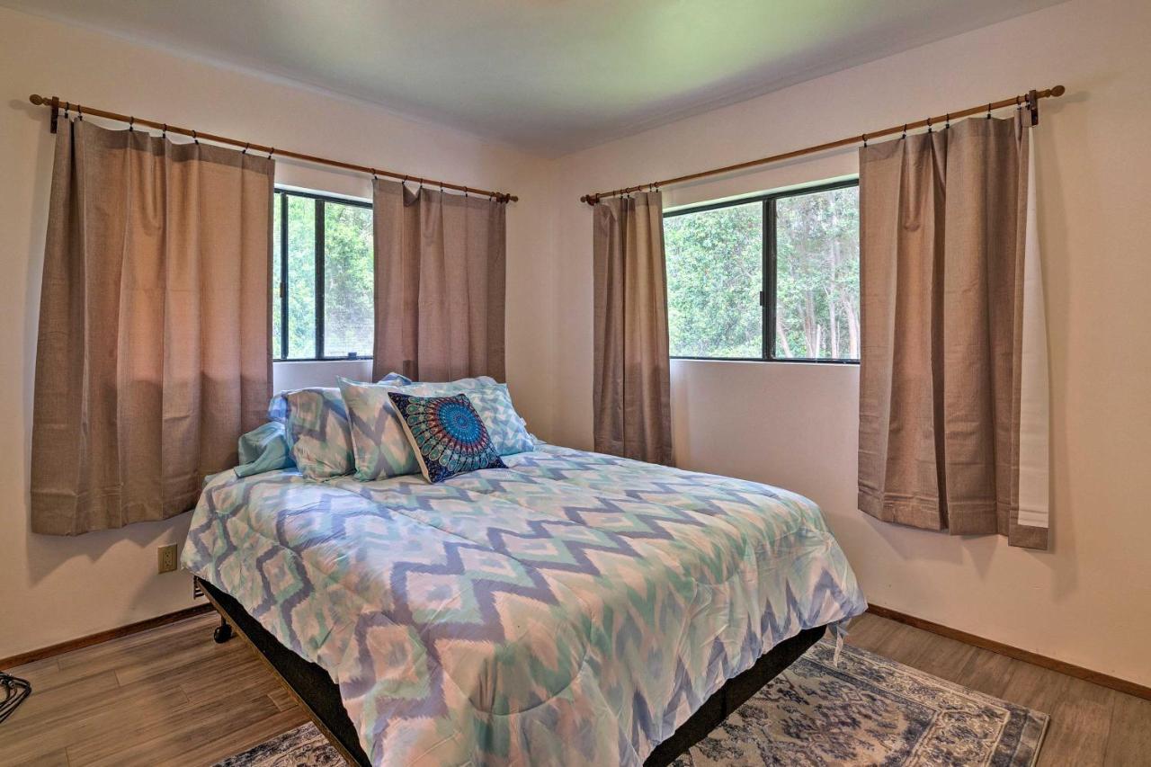 Peaceful Abode With Deck, 13 Mi To Black Sand Beach! Naalehu Eksteriør bilde